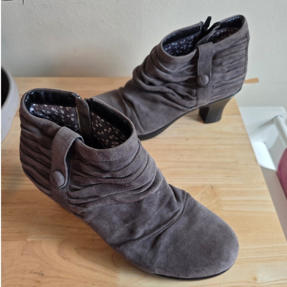 Dansko Women 41 Ankle Buffy Boots Grey Suede Ruched Pleated heel zip 3403940200
